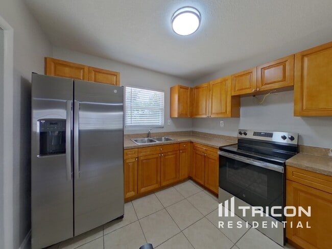 Building Photo - 5151 Flamingo Dr N