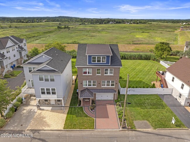 Building Photo - 619 Park Ave