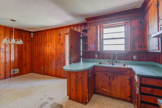 Building Photo - 2826 Ansel St