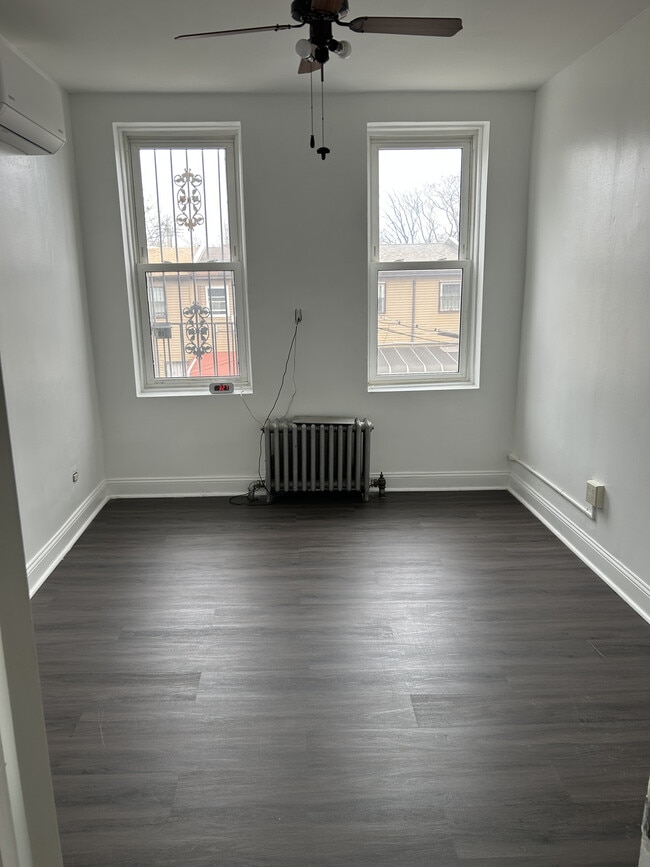 Building Photo - 531 Ashford St