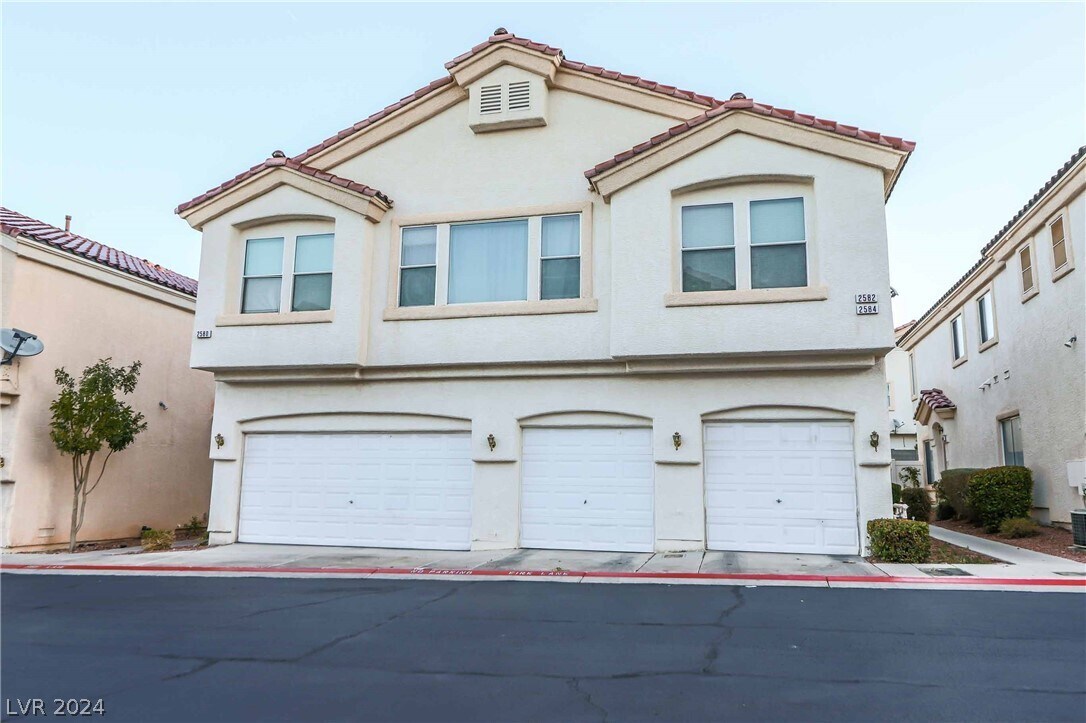2580 Land Rush Dr, Henderson, NV 89002 Townhome Rentals in Henderson