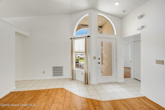 Building Photo - 330 Las Olas Dr