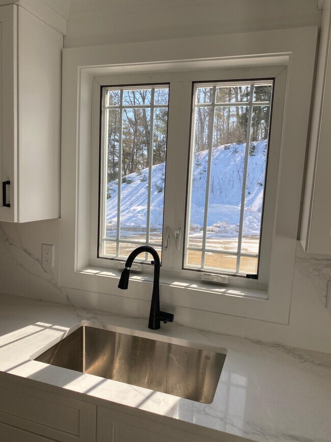 Foto del edificio - 53 River Rd