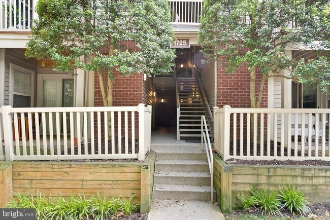 Foto del edificio - 1725 Ascot Way