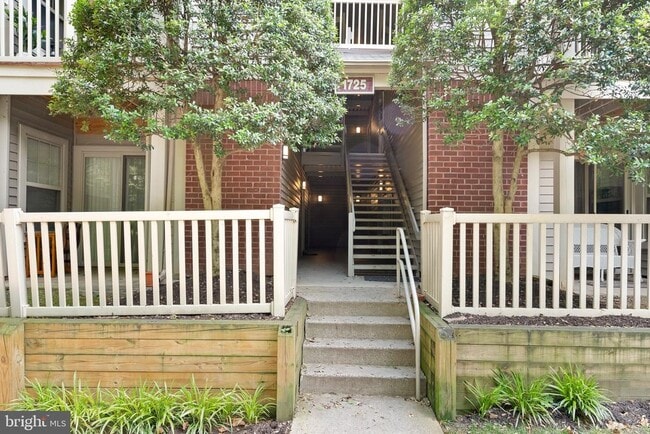 Building Photo - 1725 Ascot Way