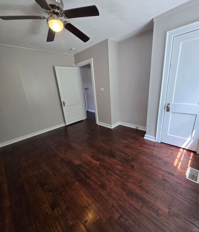Foto del edificio - 817 Lockwood Ave
