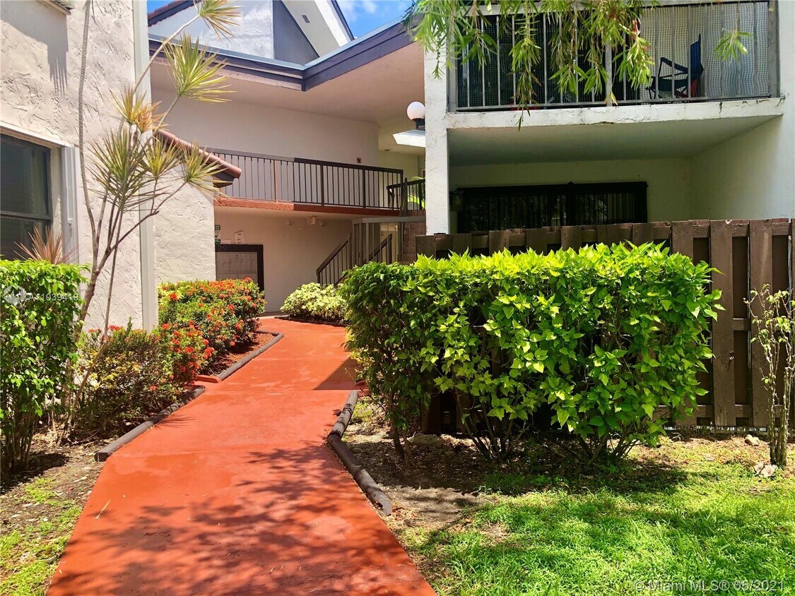 9429 Fontainebleau Blvd Unit 10133, Miami, FL 33172 Condo for Rent