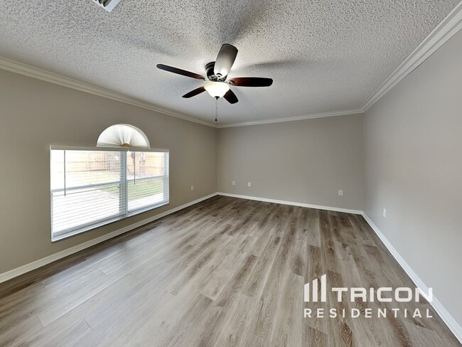 Building Photo - 12610 Lake Vista Dr
