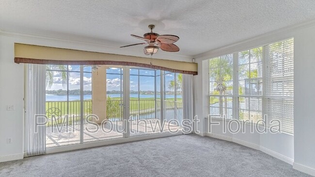 Foto del edificio - 6438 Water Crest Way
