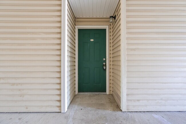 Foto del edificio - Spacious 3BR/2BA Ground-Level Condo in Lit...