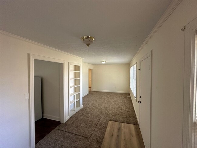 Foto del edificio - 1021 Roselawn Way