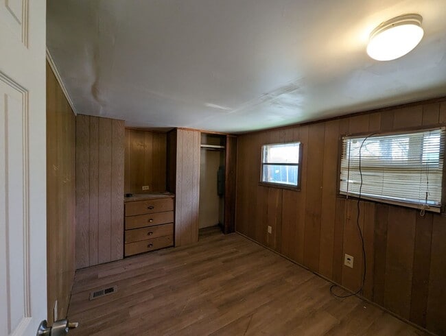 Building Photo - 2 Bedroom/1 Bathroom Trailer in Batesville