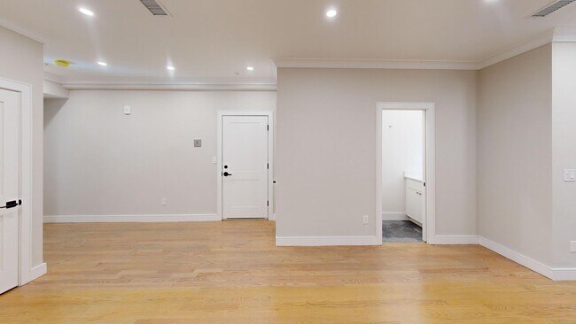 Building Photo - 231 Tremont St