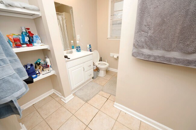 Building Photo - Great home in Chapel Hill!