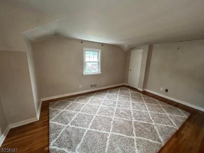 Building Photo - 65 Ekings Ave