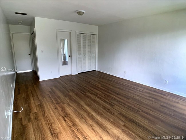 Building Photo - 2 br, 2 bath Condo - Country Club of Miami