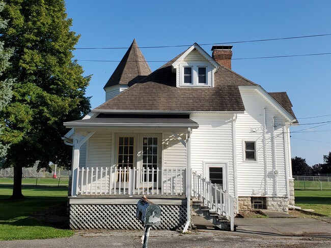Building Photo - 709 Dewitt Ave