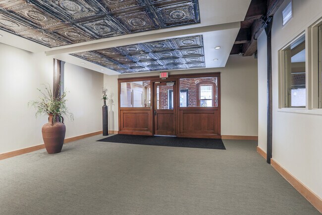 Building Photo - 105 S 9th St