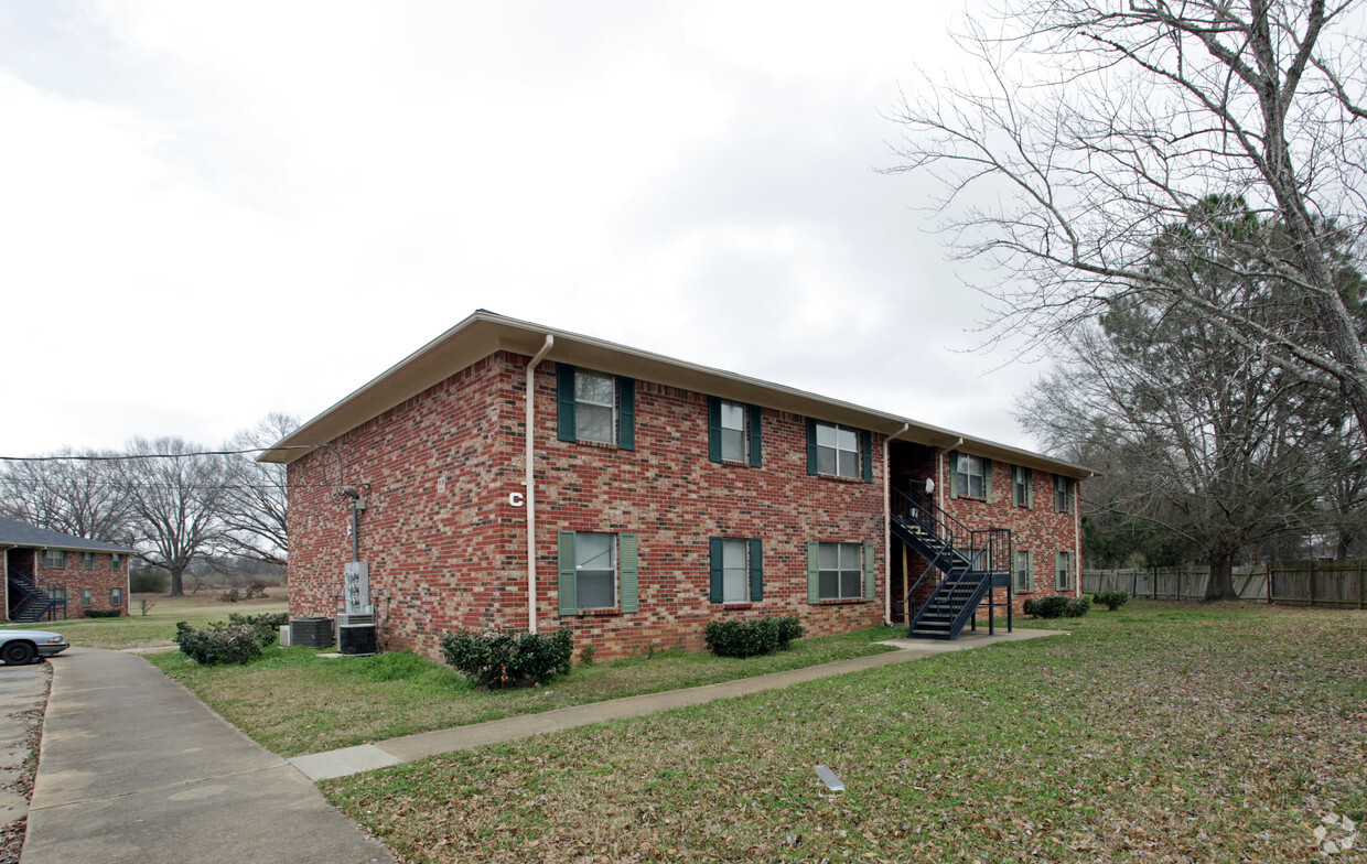 Building Photo - Royal Estates Apartments