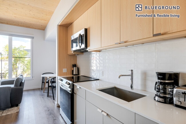 Building Photo - 154 Broadway