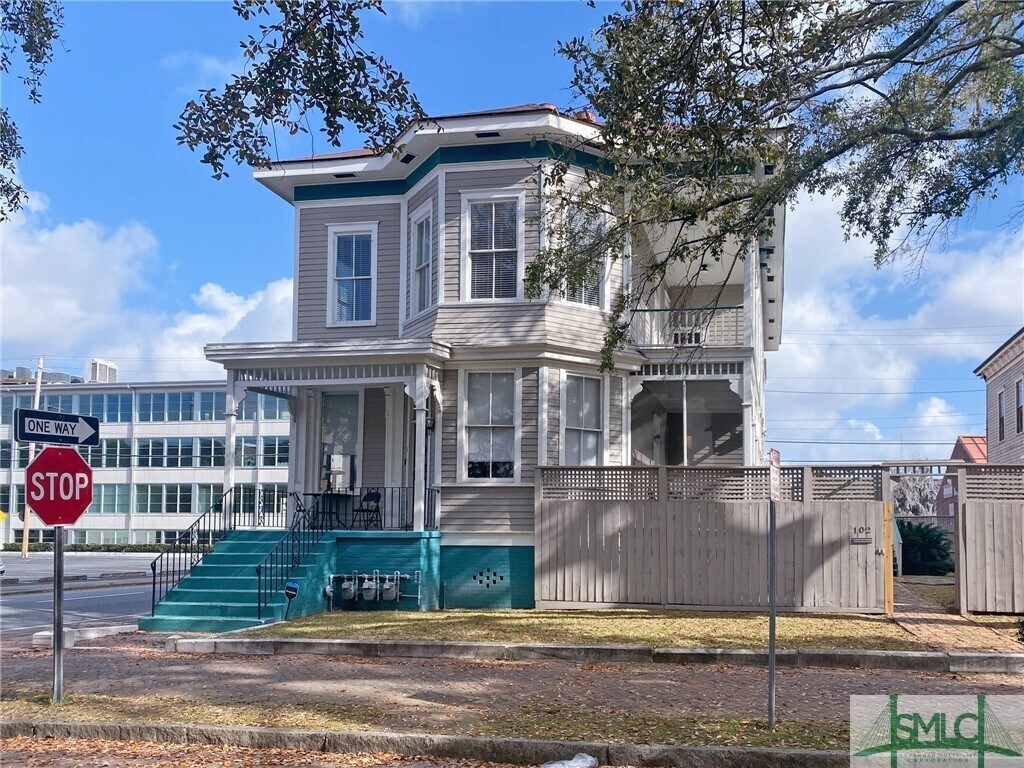 Foto principal - 102 E 31st St