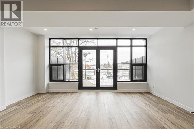 Building Photo - 555 Sanatorium Rd