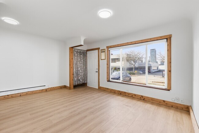 Photo du bâtiment - 10420-10139 139 St