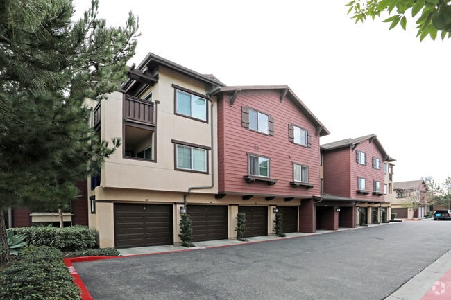 Building Photo - Monarch Pointe Apartments