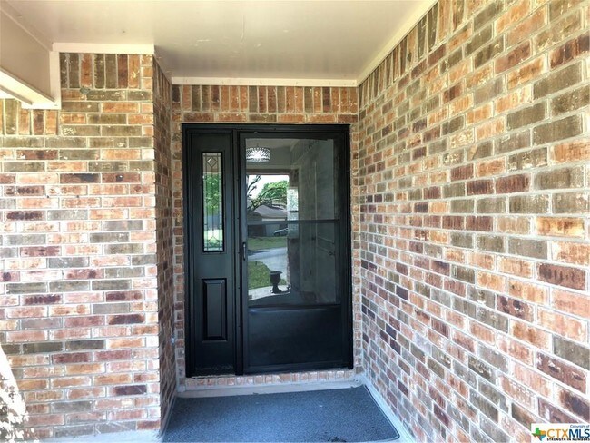 Building Photo - 1516 Willow Creek Rd