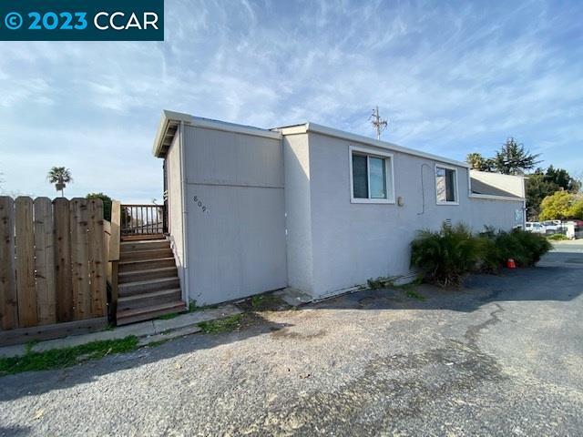 Foto principal - 809 W 2nd St