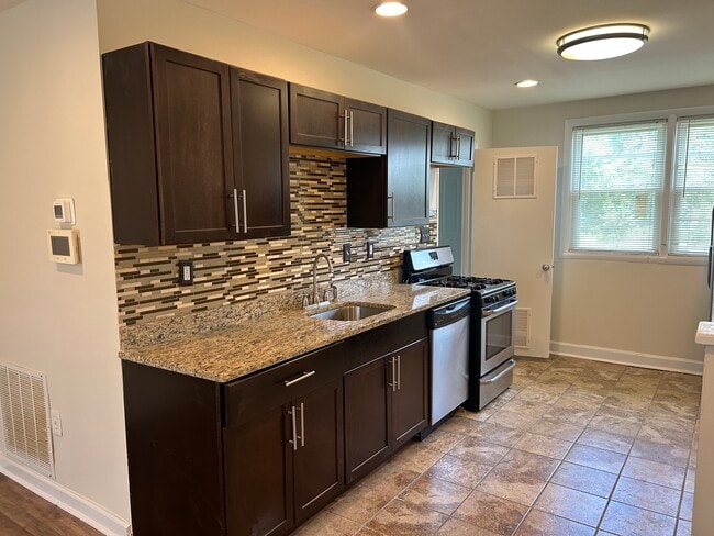 Photo - 4820 Midline Rd House