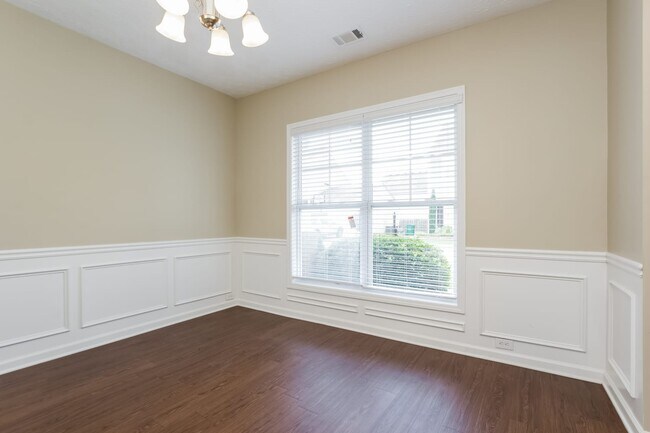 Building Photo - 704 Sweet Spice Way