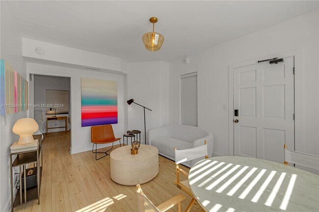 Foto del edificio - 4812 Pine Tree Dr