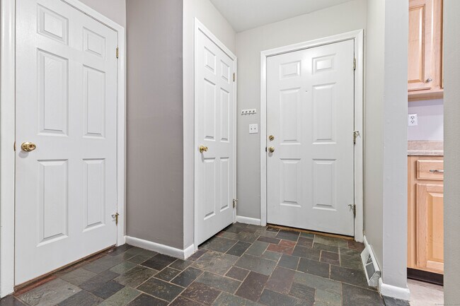 Building Photo - 26 Larkspur Dr