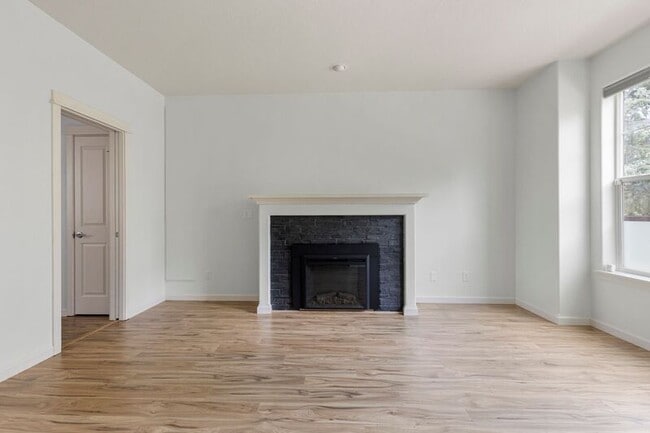 Foto del edificio - 7282 NE Stoneybrook St