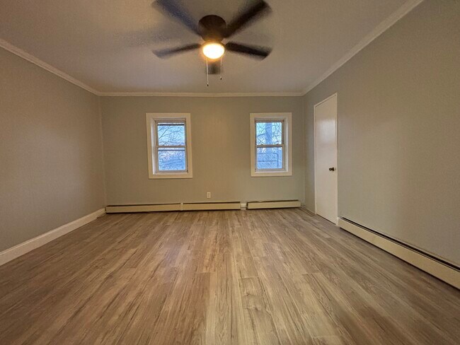 Foto del edificio - 318 E 1st Ave