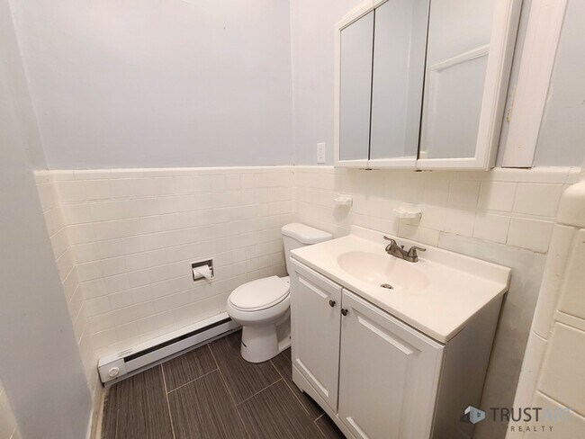 Building Photo - 1 Bedroom Apartment with backyard/basement