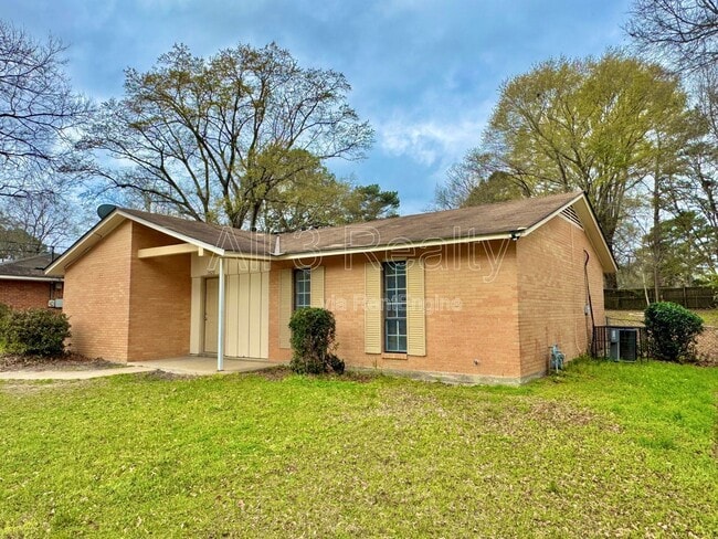 Building Photo - 523 Placid Dr