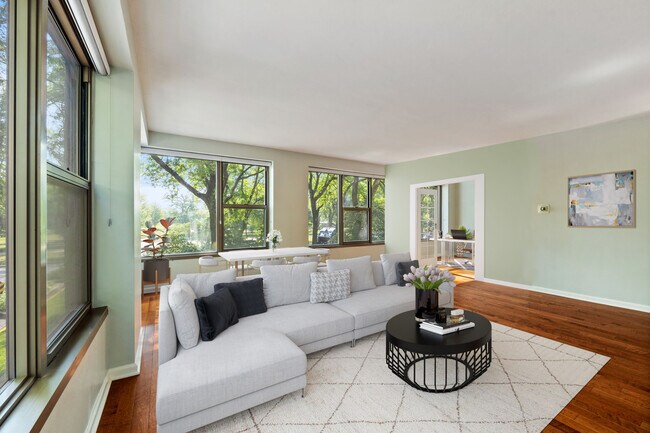 Foto del edificio - 2970 N Lake Shore Dr
