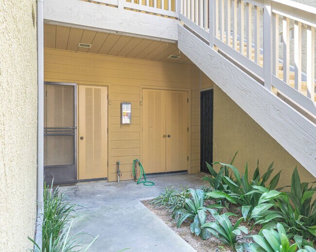 Building Photo - 1 Bedroom Located in Lakeside Condos of Ga...