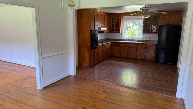 Foto del edificio - Brick Rancher with 1 acre in Hanover County!