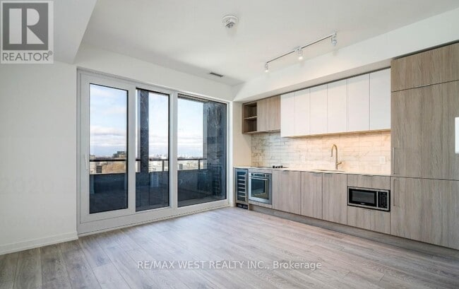 Building Photo - 2020 Bathurst St