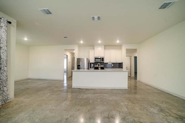 Building Photo - 770 Freedom Cir