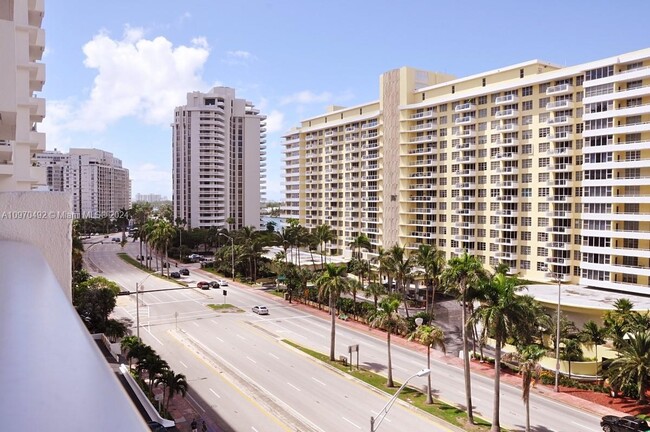 Foto del edificio - 5601 Collins Ave