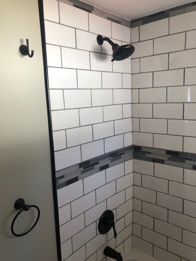 Living Room Bathroom - 422 S State St