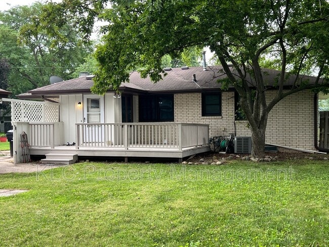 Building Photo - 255 Waukee Ave