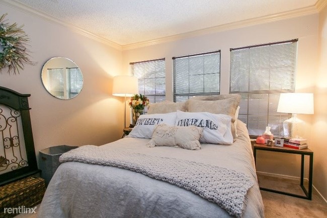 Building Photo - 2 br, 2 bath Townhome - 6123 Summer Creek Cir