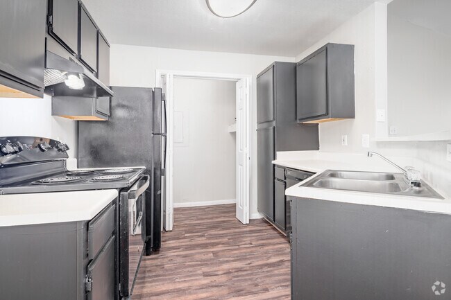 1 habitación, 1 baño - 676 pies cuadrados - Cocina - Brentwood Oaks Apartments