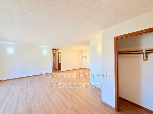 Building Photo - 5011 NE 129th Ave