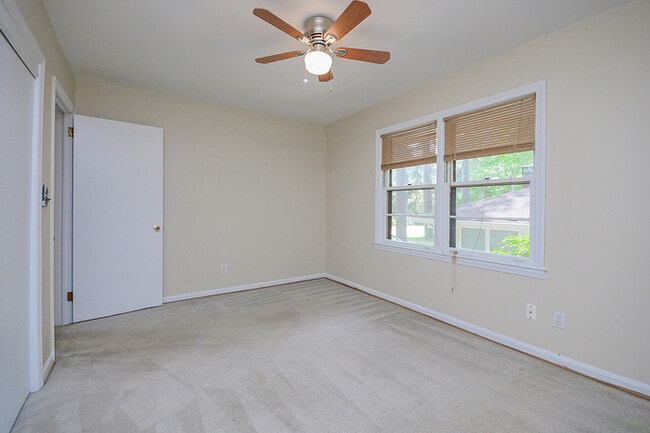 Building Photo - 1357 Holly Ln NE